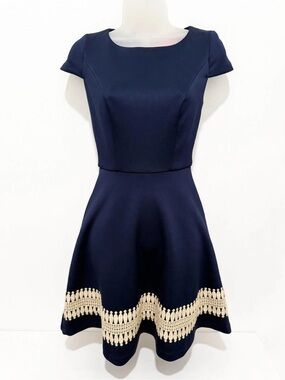 Lilly Pulitzer Coryn Dress -Size 00 Navy Blue Cream Crochet Hem Fit & Flare